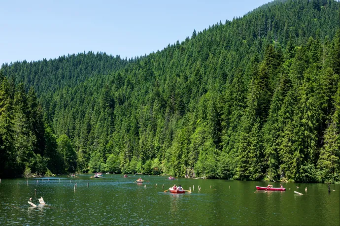 Hogyan került a budapesti V. kerületi önkormányzat döntési pozícióba a székelyföldi Gyilkos-tónál?