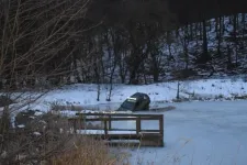 Autóval ment csúszkálni a jégre Váralján, beszakadt alatta