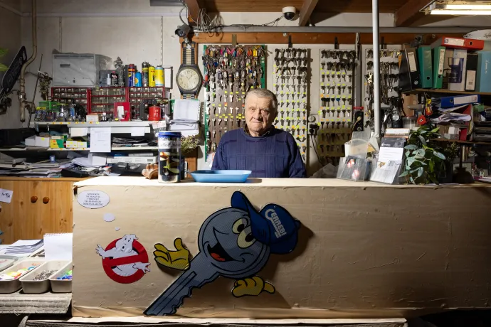 Tajthy Tibor a havi 170 ezres nyugdíja miatt dolgozik 80-on túl is – Fotó: Hevesi-Szabó Lujza / Telex