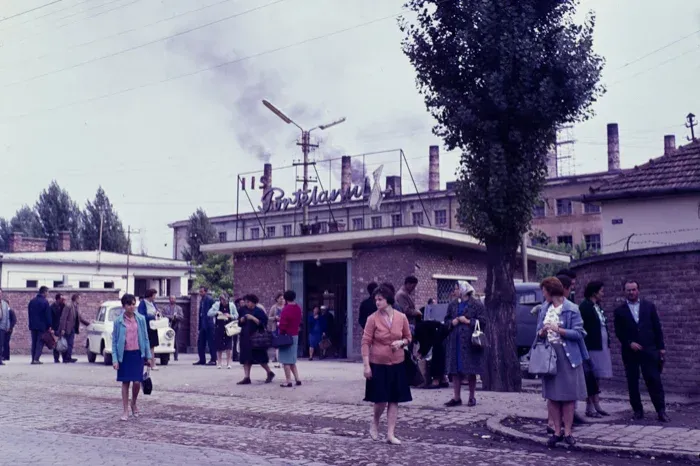 Az erőltetett szocialista iparosítás és az újsütetű városi proletariátus