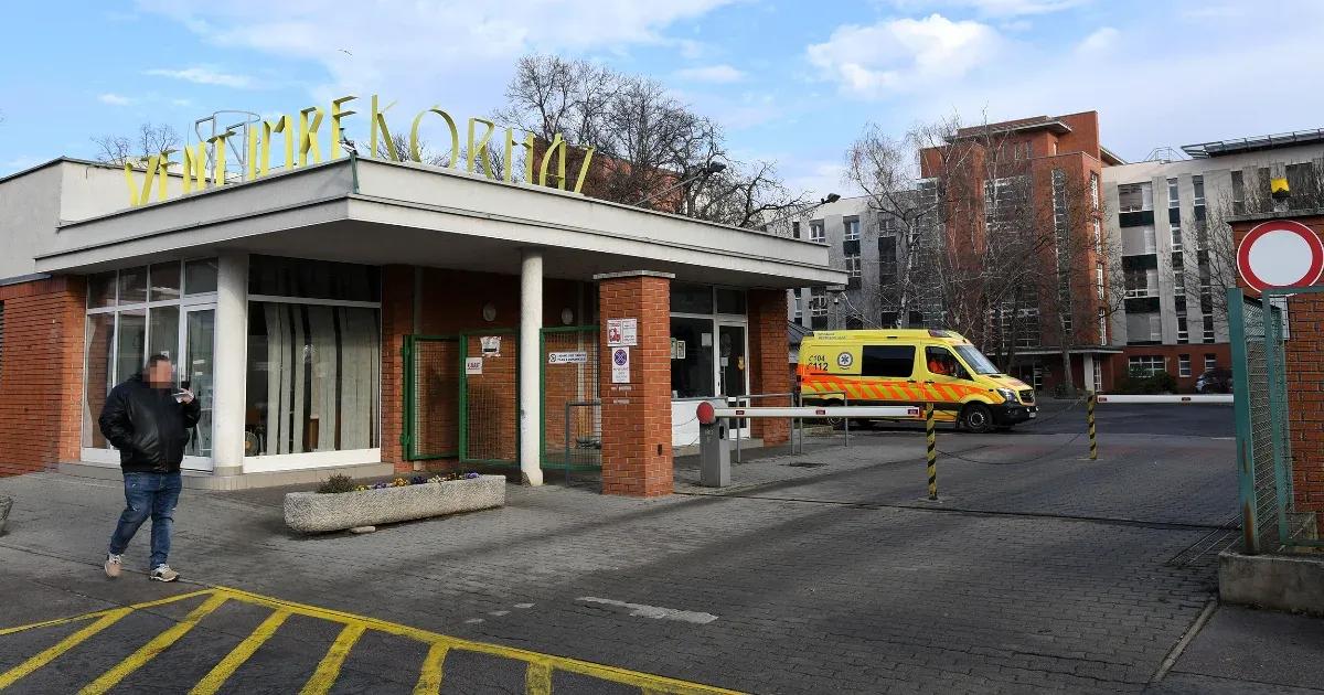 Holtan találtak meg egy beteget az angol-aknában a Szent Imre Kórházban