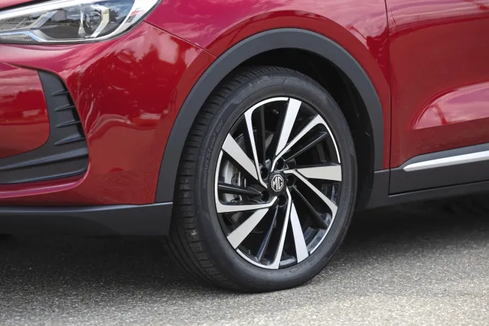 18-as kerék mögött viszonylag gyenge fékek – Fotó: Hans-Dieter Seufert / autóMAGAZIN