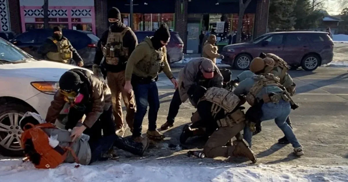 Egy lefegyverzett, leszorított férfi hátba lövését már nem sikerült elhazudnia Trump idegenrendészetének