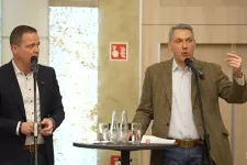 Lázár János a Tisza előnyét mutató közvélemény-kutatásokról: Lehet, hogy igazuk van, és most éppen másnak áll a zászló