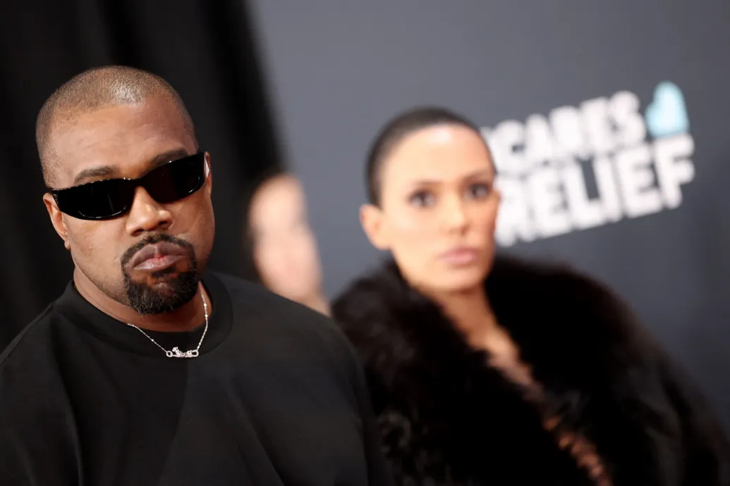 Kanye West egész oldalas hirdetésben kér bocsánatot mindenkitől