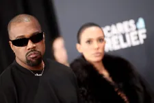 Kanye West egész oldalas hirdetésben kér bocsánatot mindenkitől