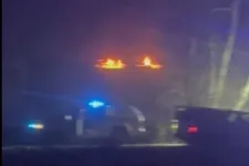 Kigyulladt egy tehervonat mozdonya Vértesszőlősnél, késésekre kell számítani a győri fővonalon