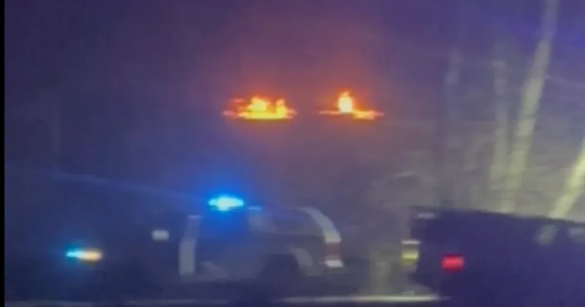 Kigyulladt egy tehervonat mozdonya Vértesszőlősnél, késésekre kell számítani a győri fővonalon