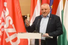 Komjáthi: Nem döntött az MSZP arról, hogy ne induljon a választáson, de 5 választókerületben nem indítanak egyéni jelöltet