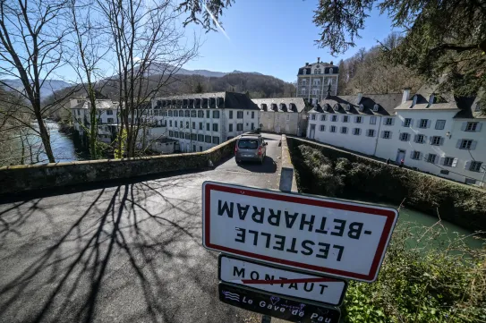 „A Bétharram nem iskola volt, hanem egy szekta” – bezárják a francia katolikus egyház pedofilbotrányának helyszínét