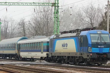 Az ÉKM szerint azért rakott össze ötfajta kocsiból vonathibridet a MÁV, mert úgy olcsóbb rajta utazni