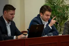 Vitézy: A Fidesz cirkusz helyett a hidak bekamerázásával törődjön. Fidesz: A háború után nem lesznek hidak!