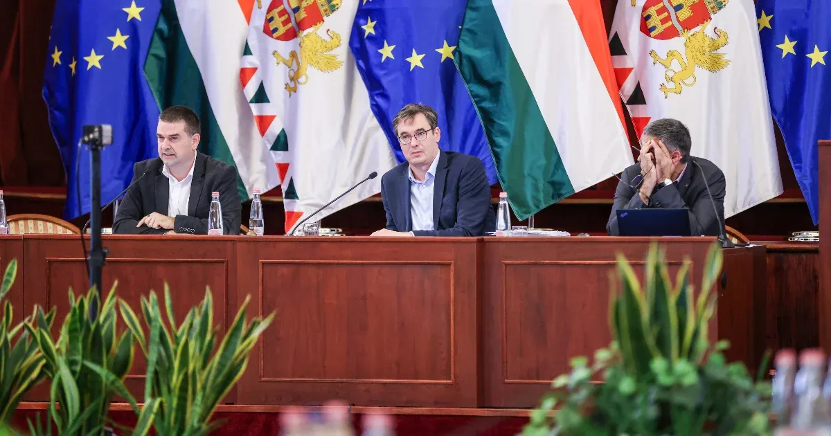 „Háborúval riogatnak, ahelyett, hogy a munkájukat végeznék” – a napirenden is összekaptak a fővárosi képviselők