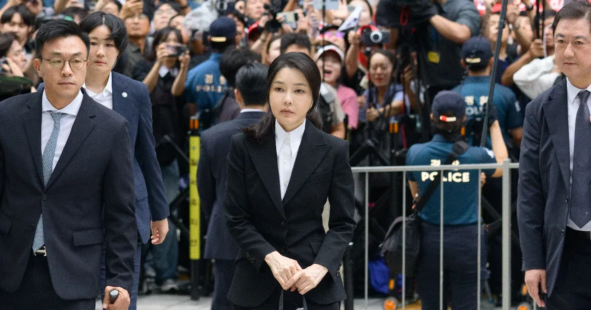 Chanel táska és gyémánt nyaklánc – vesztegetés miatt börtönre ítélték a volt dél-koreai first ladyt