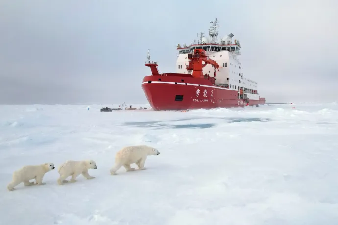 A Hszüe Lung 2 (Xue long) kínai sarkvidéki kutatóhajó az Északi-sarkvidéken, 2025. augusztus 31-én – Fotó: Liu Shipping / Xinhua News Agency / AFP