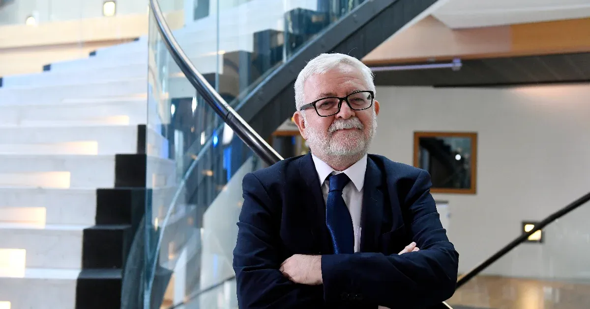 Ara-Kovács Attila teljesen visszavonult, volt pártjaként írt a DK-ról