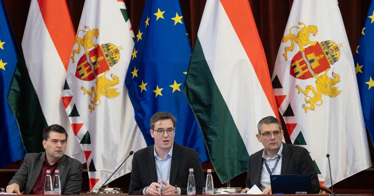 Nem jött be a Fidesz trükkje a Tisza ellen a Fővárosi Közgyűlésben, ahol a tűzifaerdőbe beszaladó képviselőről is szó volt