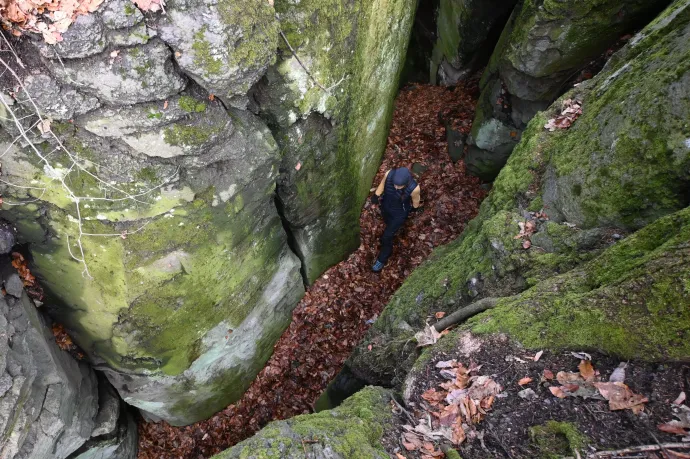 Ebben a nógrádi bazaltsikátorban garantált a klausztrofóbia