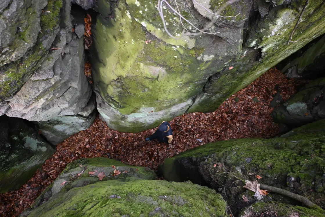 Ebben a nógrádi bazaltsikátorban garantált a klausztrofóbia
