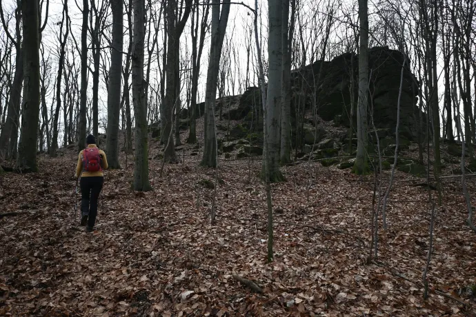 A Kis-Szilvás-kő és a Pók-lyuk – Fotó: Tenczer Gábor / Telex