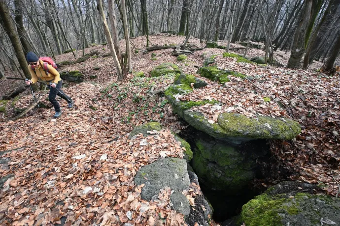 A Kis-Szilvás-kő és a Pók-lyuk – Fotó: Tenczer Gábor / Telex