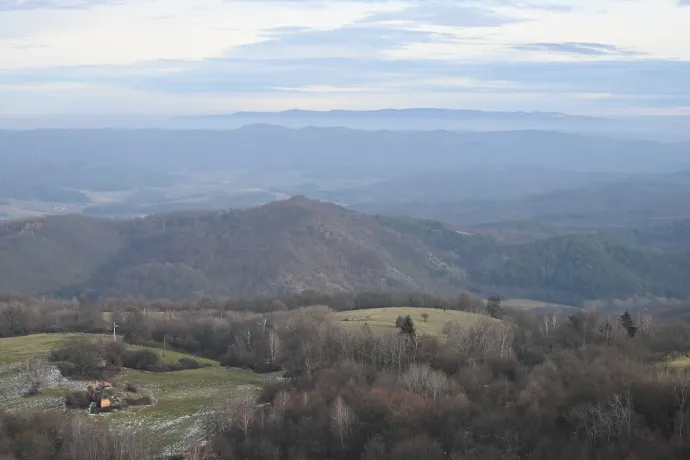 Kilátás a Szilvás-kő oldalából a Tátrára és a Szilvás rétre – Fotó: Tenczer Gábor / Telex