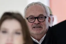 Átlátszó magyarázattal állt elő a francia szenátor, aki kábítószert kevert egy képviselőnő italába, bűnösnek találták