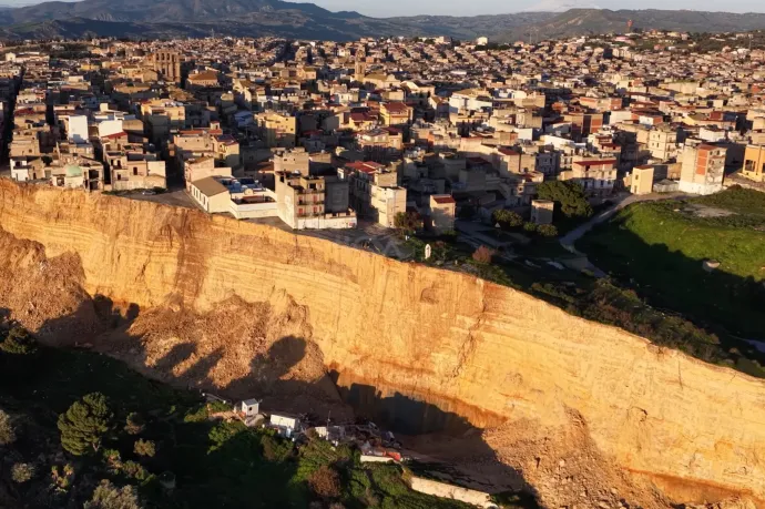 Döbbenetes állapotban van a földcsuszamlás után a szicíliai Niscemi