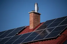 Több ezer lakossági napelemes projekt került veszélybe a lassú adminisztráció miatt