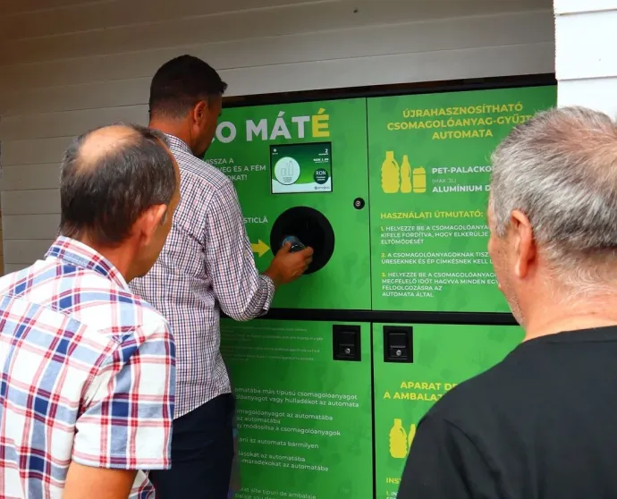 Visszaváltó automata a Hargita megyei Csíkszentkirályon – Fotó: a csíkszentkirályi polgármesteri hivatal Facebook-oldala