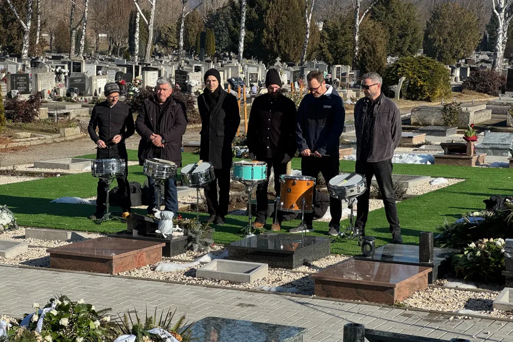 Bräutigam Gábor temetésén felsorakozott a Kispál és a Borz összes eddigi dobosa