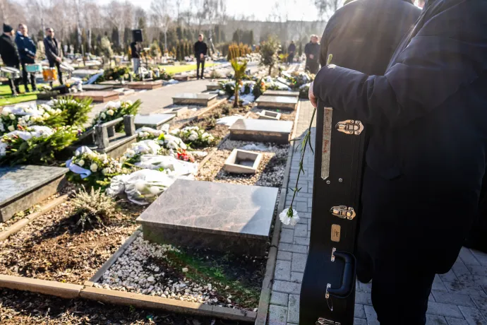 A dobosok: Michael Zwecker, Tóth Zoltán „Csülök”, G. Szabó Hunor, Mihalik Ábel, Bóra Áron és Bajkai Ferenc – Fotó: Kovács Zoltán; Tóth Tibor