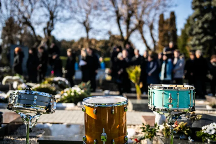 A dobosok: Michael Zwecker, Tóth Zoltán „Csülök”, G. Szabó Hunor, Mihalik Ábel, Bóra Áron és Bajkai Ferenc – Fotó: Kovács Zoltán; Tóth Tibor