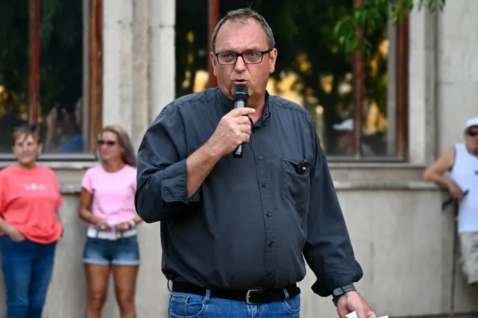 Házkutatás után bevitte a rendőrség Dunaújváros DK-s alpolgármesterét, Mezei Zsoltot