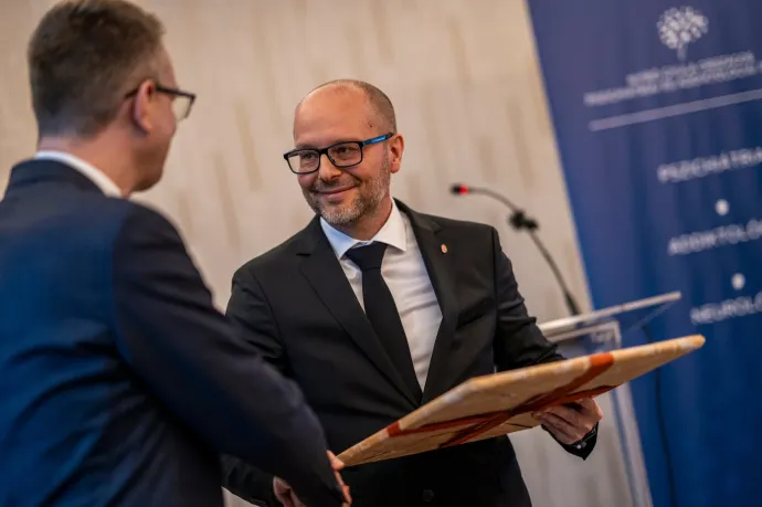 Annyi szakorvos ment el, hogy petícióban sürget osztálybezárásokat az ország legfontosabb pszichiátriai centrumának 40 orvosa