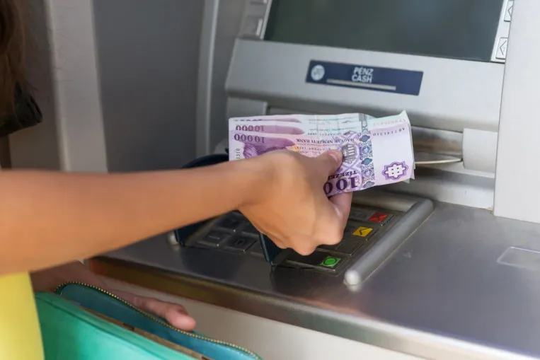 Mit kell tudni az ingyenes készpénzfelvételről? 12 fontos kérdés és válasz