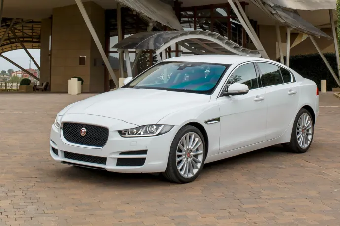 Felrobbant egy dugattyú a Jaguar motorjában, évekig kellett pereskedni, hogy a kereskedés vállalja a felelősséget