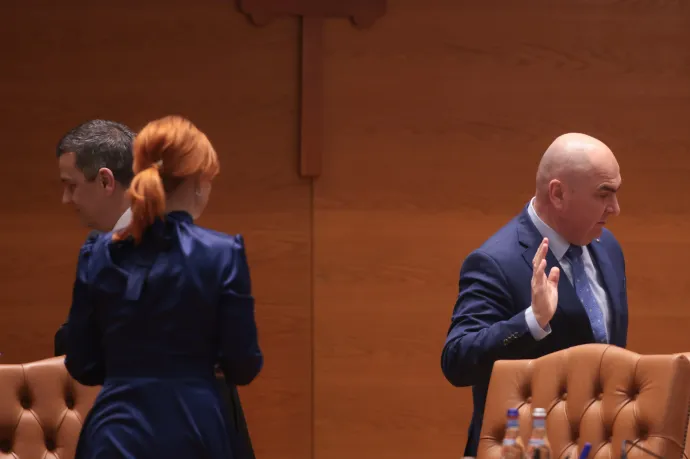 Már az elnök is a koalíciós partnerek összebékítésén dolgozik, nem tudni, mikor jön ki a reformcsomag