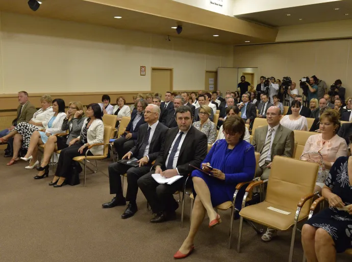 Balog Zoltán, az emberi erőforrások minisztere, Palkovics László oktatásért felelős államtitkár és Lengyel Györgyi, az Emberi Erőforrások Minisztériumának közigazgatási államtitkára a Klebelsberg Intézményfenntartó Központ állománygyűlésén, az Emberi Erőforrások Minisztériumában, 2016. július 19-én – Fotó: Máthé Zoltán / MTI