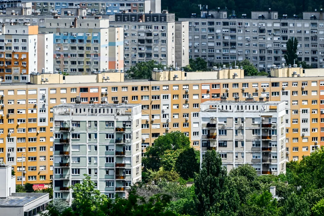 Hogyhogy nem drágulnak a biztosítások, ha a lakások ára és építési költsége is emelkedik?