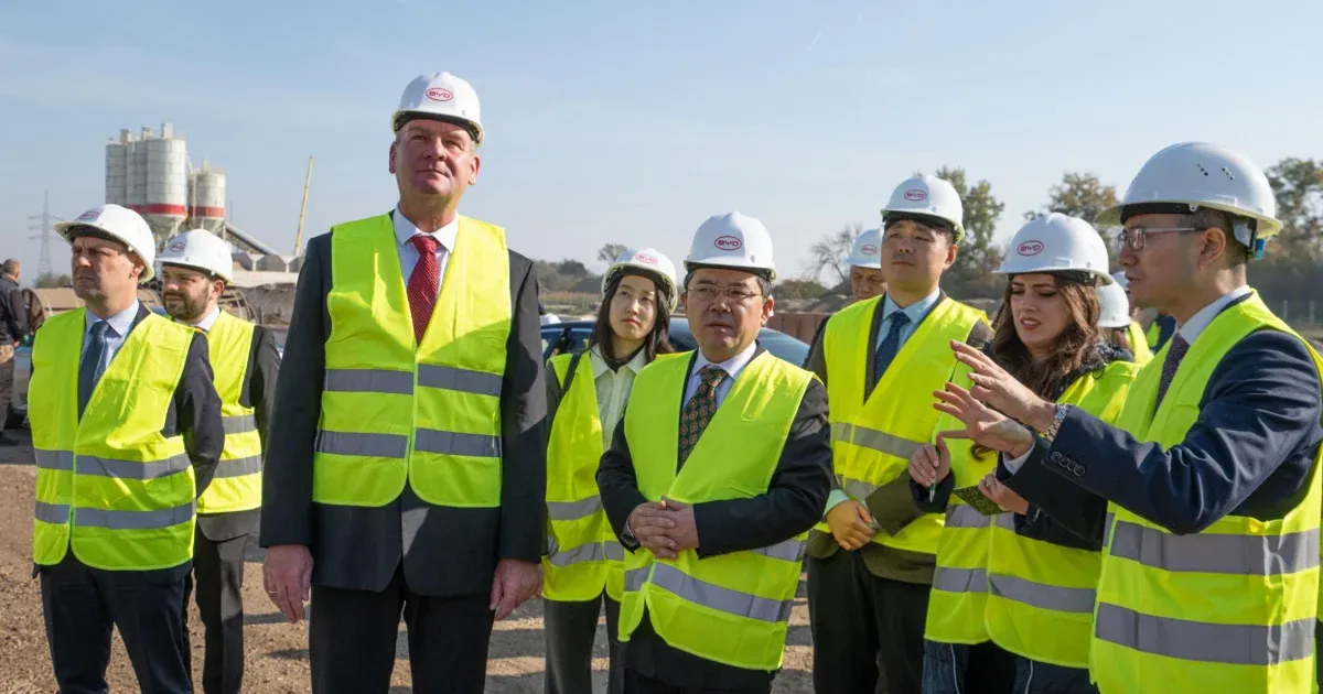 Botka: Majdnem ezer munkást már felvettek, és megkezdték a próbagyártást a BYD szegedi gyárában