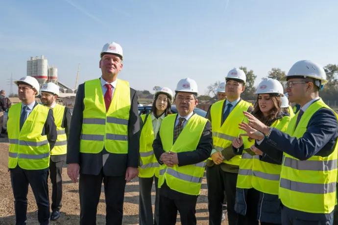 Botka: Majdnem ezer munkást már felvettek, és megkezdték a próbagyártást a BYD szegedi gyárában