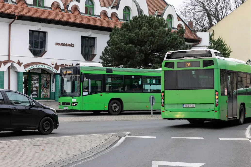 Hatszázmilliót kaptak a semmire a pécsi buszbeszerzésen, és meg is úszhatták volna, ha egyikük nem sétál be 900 ezer euróval egy holland bankba