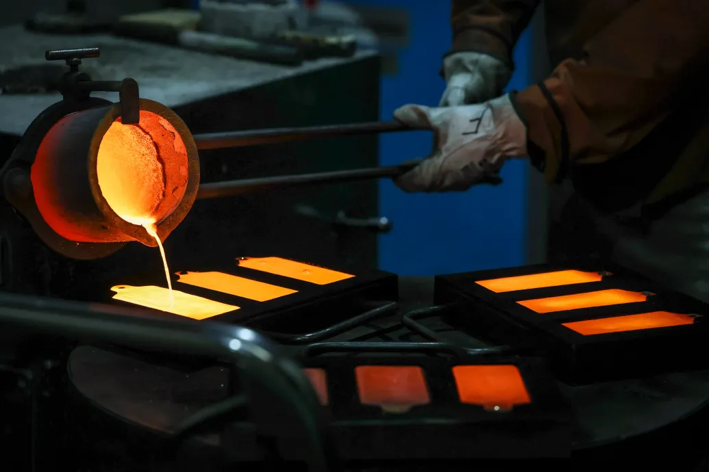 Egy cég hetente 1 tonna aranyat szállít egy hidegháborús svájci atombunkerbe és teljesen megbolygatja az aranypiacot