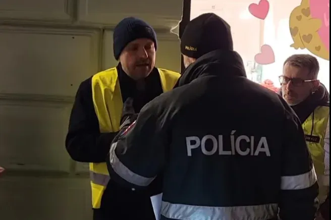 Elvittek a rendőrök egy felvidéki magyar politikust a Beneš-dekrétumok elleni pozsonyi tüntetésen