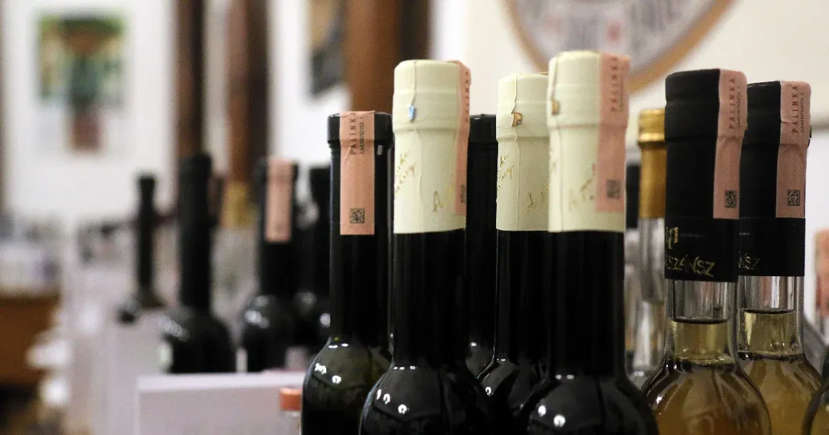 A bor után a pálinkából is adómentes céges ajándékot csinál a kormány