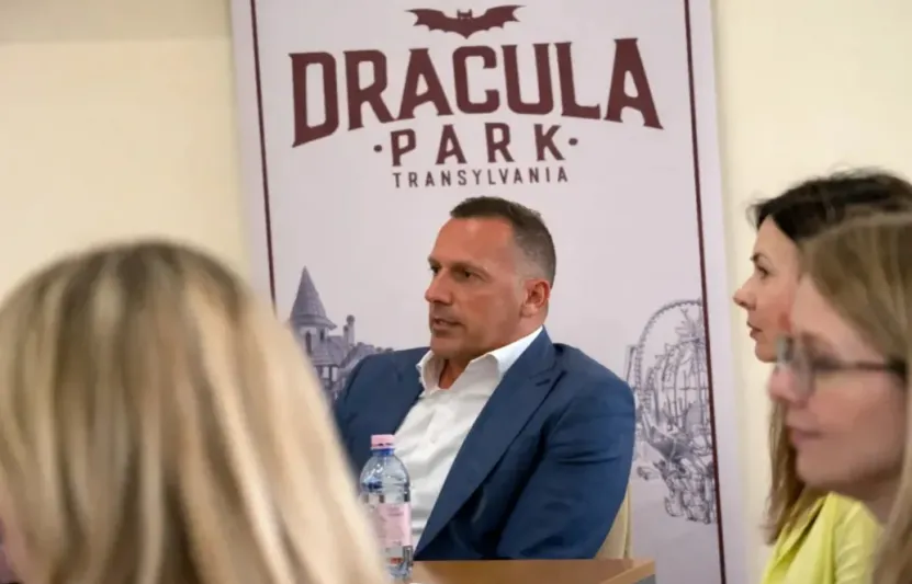 Sokat ígérő látványtervekkel jelentkezett Lénárd András csíkszeredai Drakula Parkja