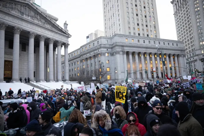 Ne finanszírozzátok az ICE-t! – New Yorktól Los Angelesig diákok tömegei vonultak utcára