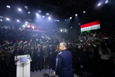 Orbán Viktor „derék tyúkok” példáján keresztül magyarázta el, hogy miért érti meg a cigányok sértettségét