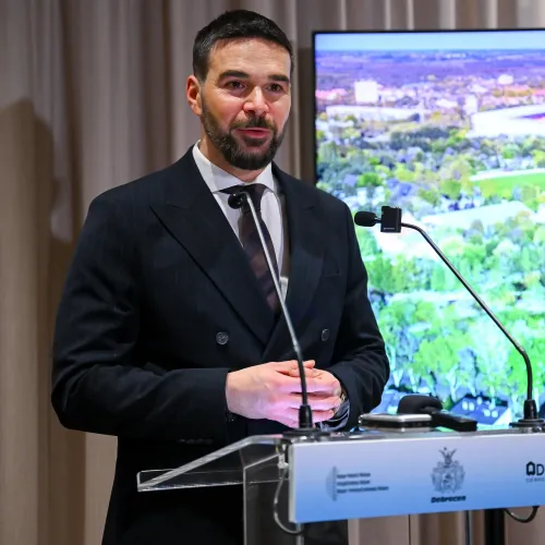 A debreceni alpolgármester szerint nem kampányesemény az ovisok állatkerti látogatása Kép